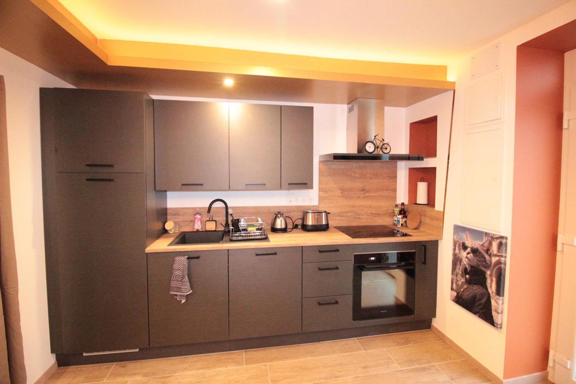 Luxury Studio, Rez De Chaussee, Parking Prive Video Surveillance, Canape Haute Qualite Convertible Couchage 2 Personnes, Centre Ville Proche, Restaurant, Boulangerie 2 Minutes A Pied, Terrasse - 800Metre Carre De Terrain - Gere Par Presta-Zen'Service Verdun Exterior foto