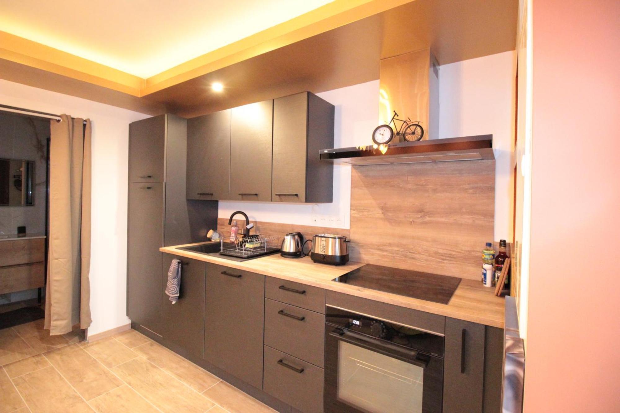 Luxury Studio, Rez De Chaussee, Parking Prive Video Surveillance, Canape Haute Qualite Convertible Couchage 2 Personnes, Centre Ville Proche, Restaurant, Boulangerie 2 Minutes A Pied, Terrasse - 800Metre Carre De Terrain - Gere Par Presta-Zen'Service Verdun Exterior foto