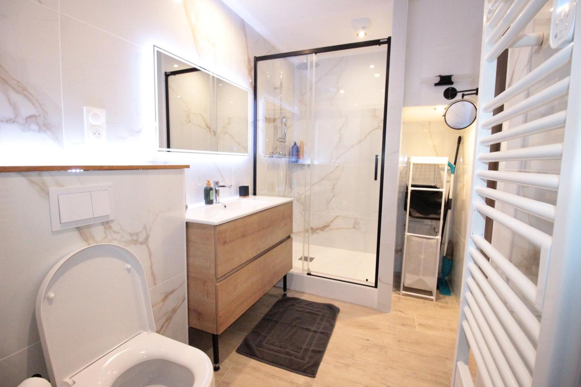 Luxury Studio, Rez De Chaussee, Parking Prive Video Surveillance, Canape Haute Qualite Convertible Couchage 2 Personnes, Centre Ville Proche, Restaurant, Boulangerie 2 Minutes A Pied, Terrasse - 800Metre Carre De Terrain - Gere Par Presta-Zen'Service Verdun Exterior foto