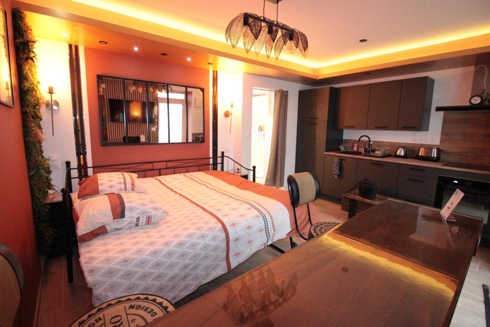 Luxury Studio, Rez De Chaussee, Parking Prive Video Surveillance, Canape Haute Qualite Convertible Couchage 2 Personnes, Centre Ville Proche, Restaurant, Boulangerie 2 Minutes A Pied, Terrasse - 800Metre Carre De Terrain - Gere Par Presta-Zen'Service Verdun Exterior foto