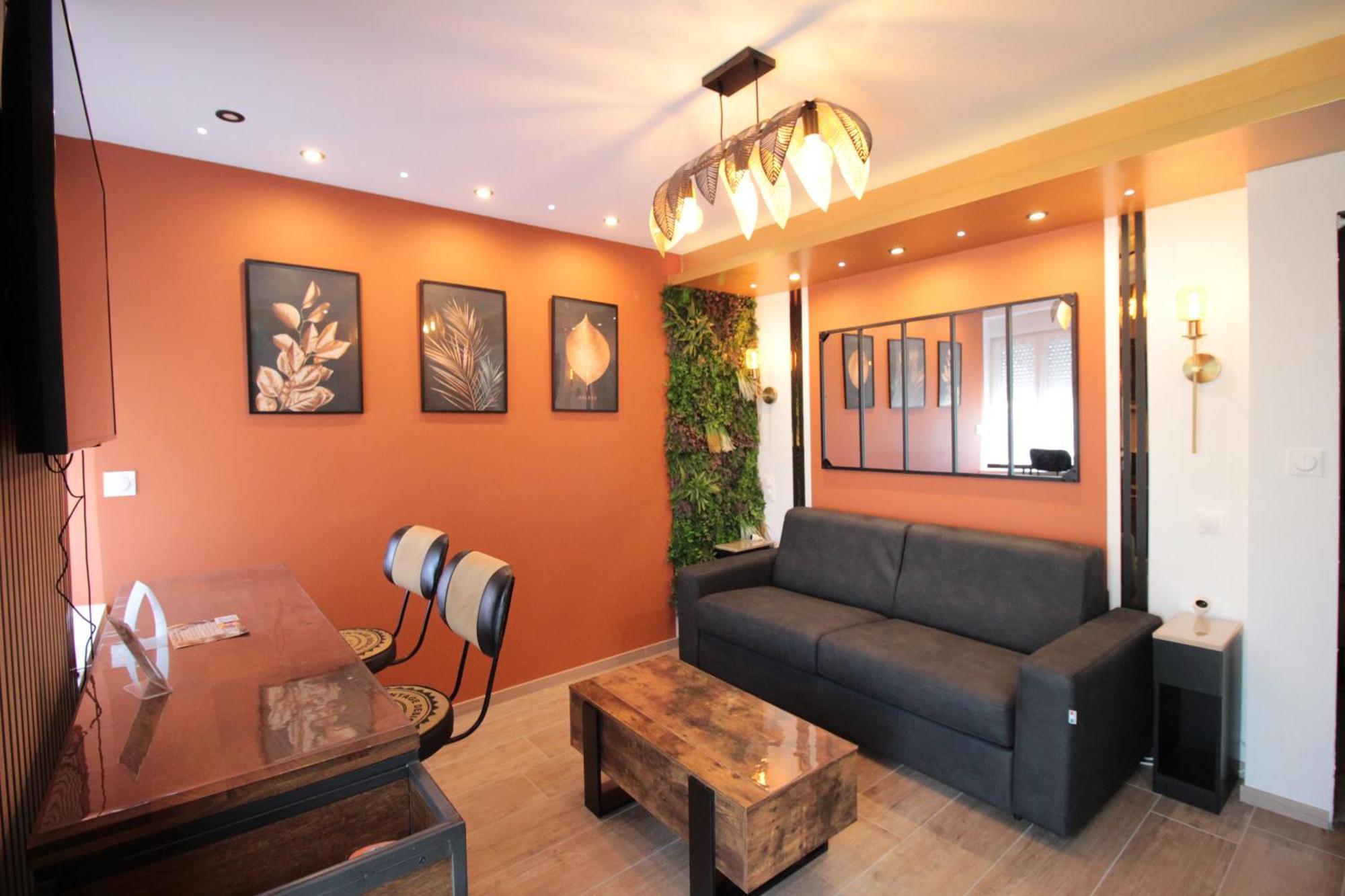Luxury Studio, Rez De Chaussee, Parking Prive Video Surveillance, Canape Haute Qualite Convertible Couchage 2 Personnes, Centre Ville Proche, Restaurant, Boulangerie 2 Minutes A Pied, Terrasse - 800Metre Carre De Terrain - Gere Par Presta-Zen'Service Verdun Exterior foto