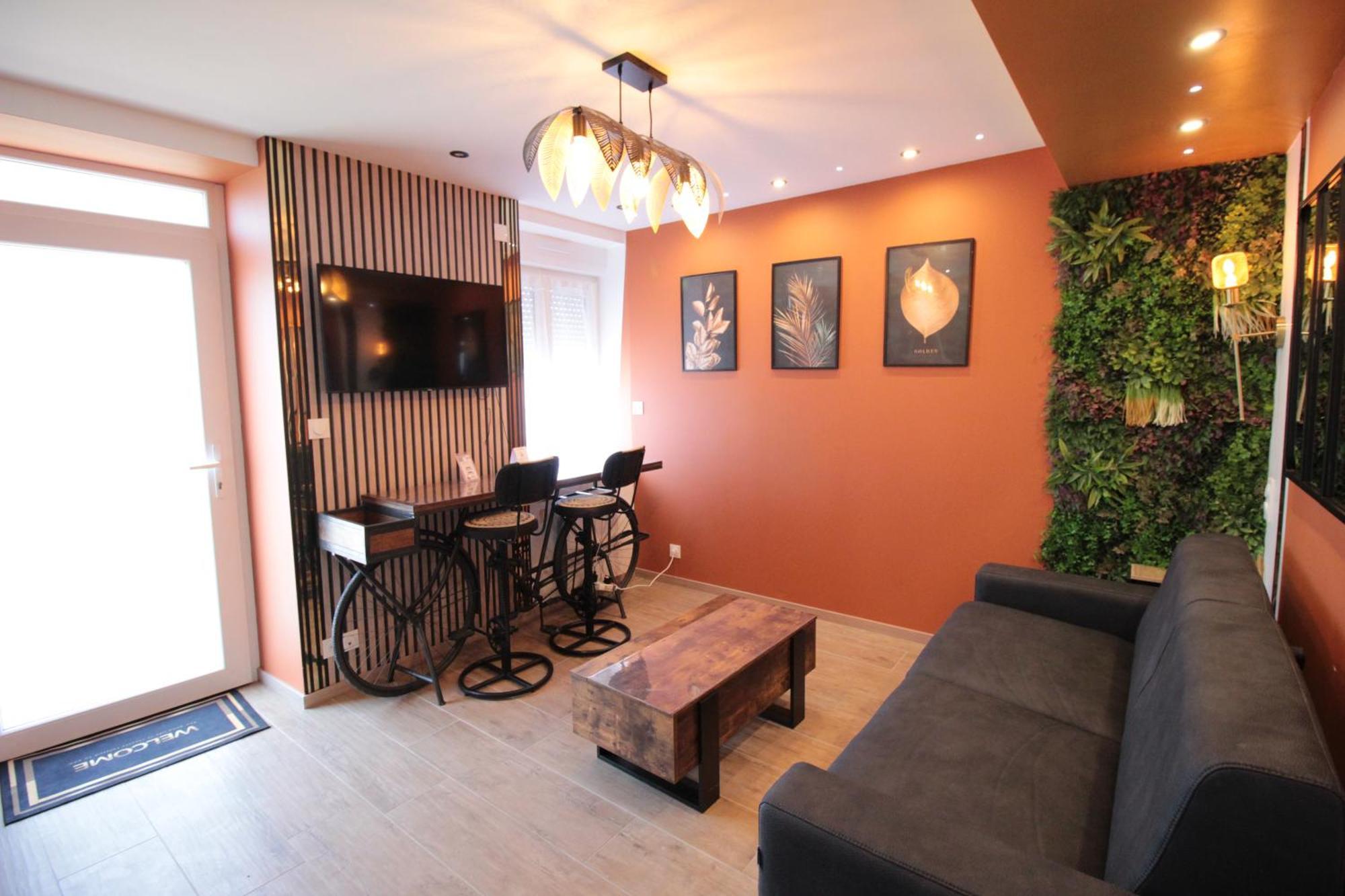 Luxury Studio, Rez De Chaussee, Parking Prive Video Surveillance, Canape Haute Qualite Convertible Couchage 2 Personnes, Centre Ville Proche, Restaurant, Boulangerie 2 Minutes A Pied, Terrasse - 800Metre Carre De Terrain - Gere Par Presta-Zen'Service Verdun Exterior foto